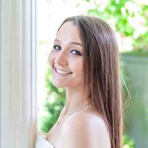 Meet your Posher, Mia